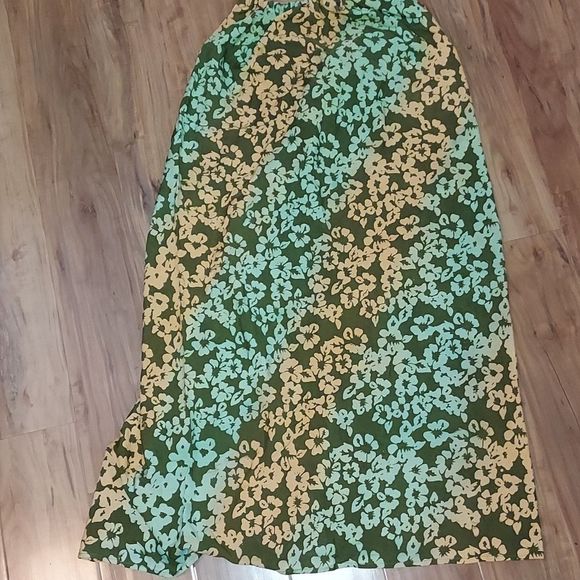 Tangerine Temple sarong - Picture 2 of 7